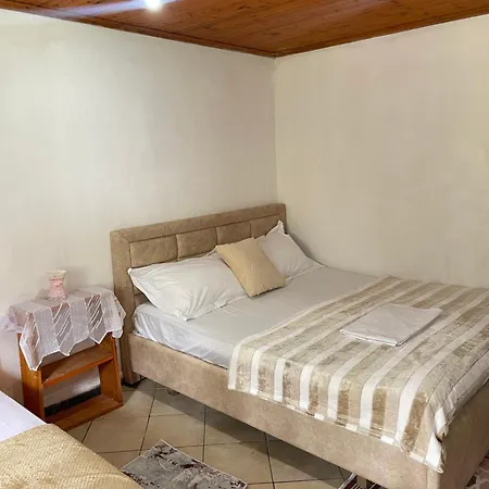 Guest house Bujtina Lokthi