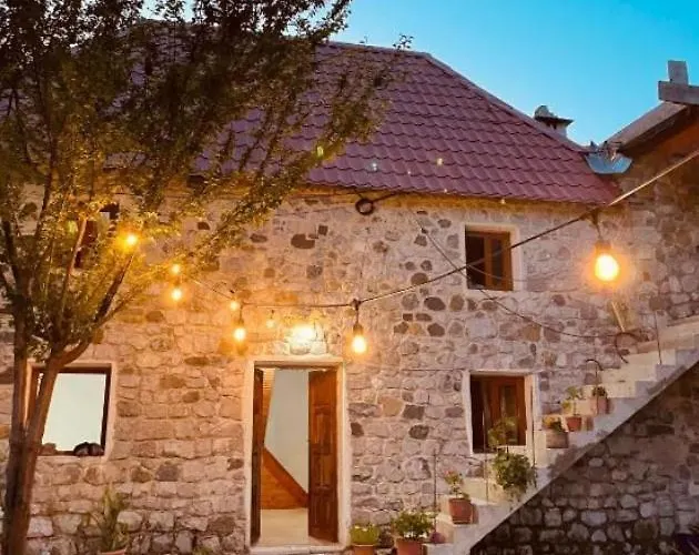 Bujtina Lokthi * Theth